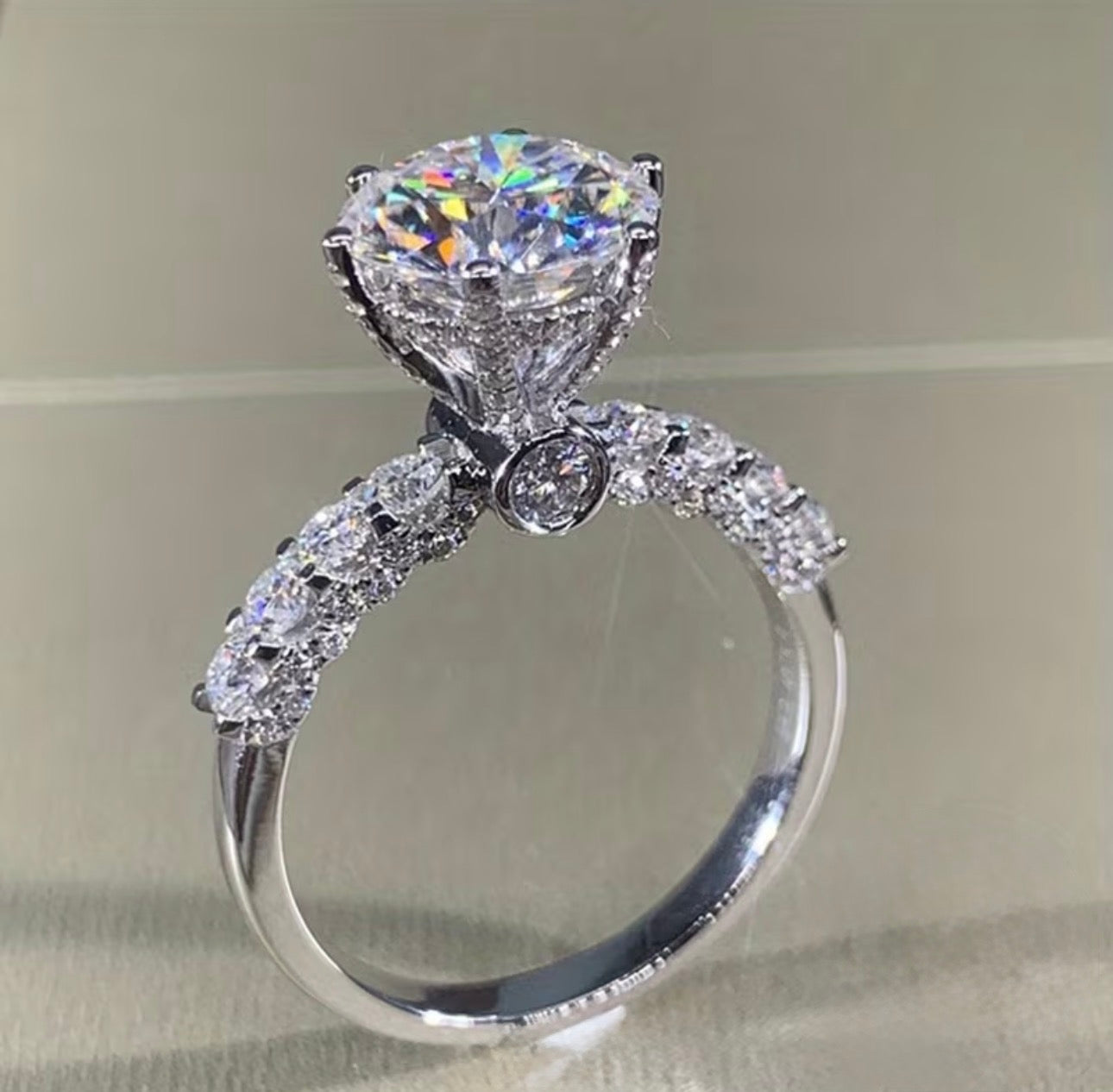 Anillo de plata solitario
