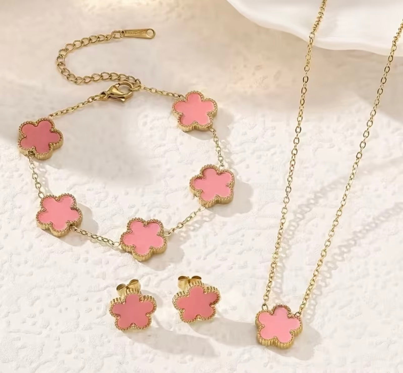 Juego de cadena, pulsera y aretes Van Cleef