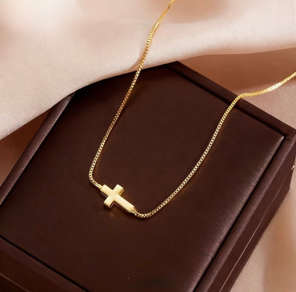 Cadena de acero con cruz