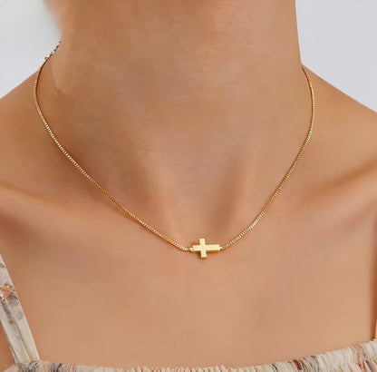 Cadena de acero con cruz