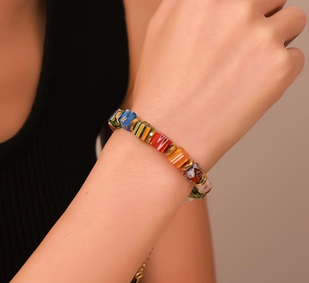 Pulsera Trendy con cuentas cuadradas de colores